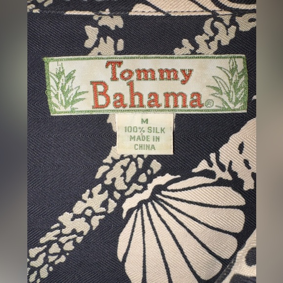 Vintage Tommy Bahama Men’s Hawaiian Button Up Shirt M 100% silk Blue w/shells - Picture 3 of 6